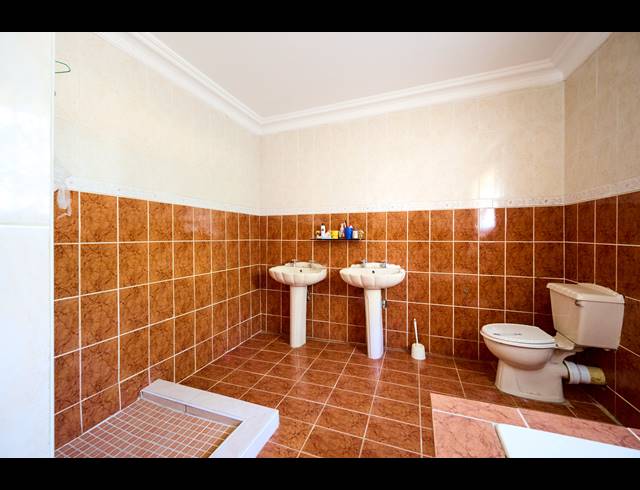 8 BEDROOM HOUSE FOR SALE IN NOORDWYK